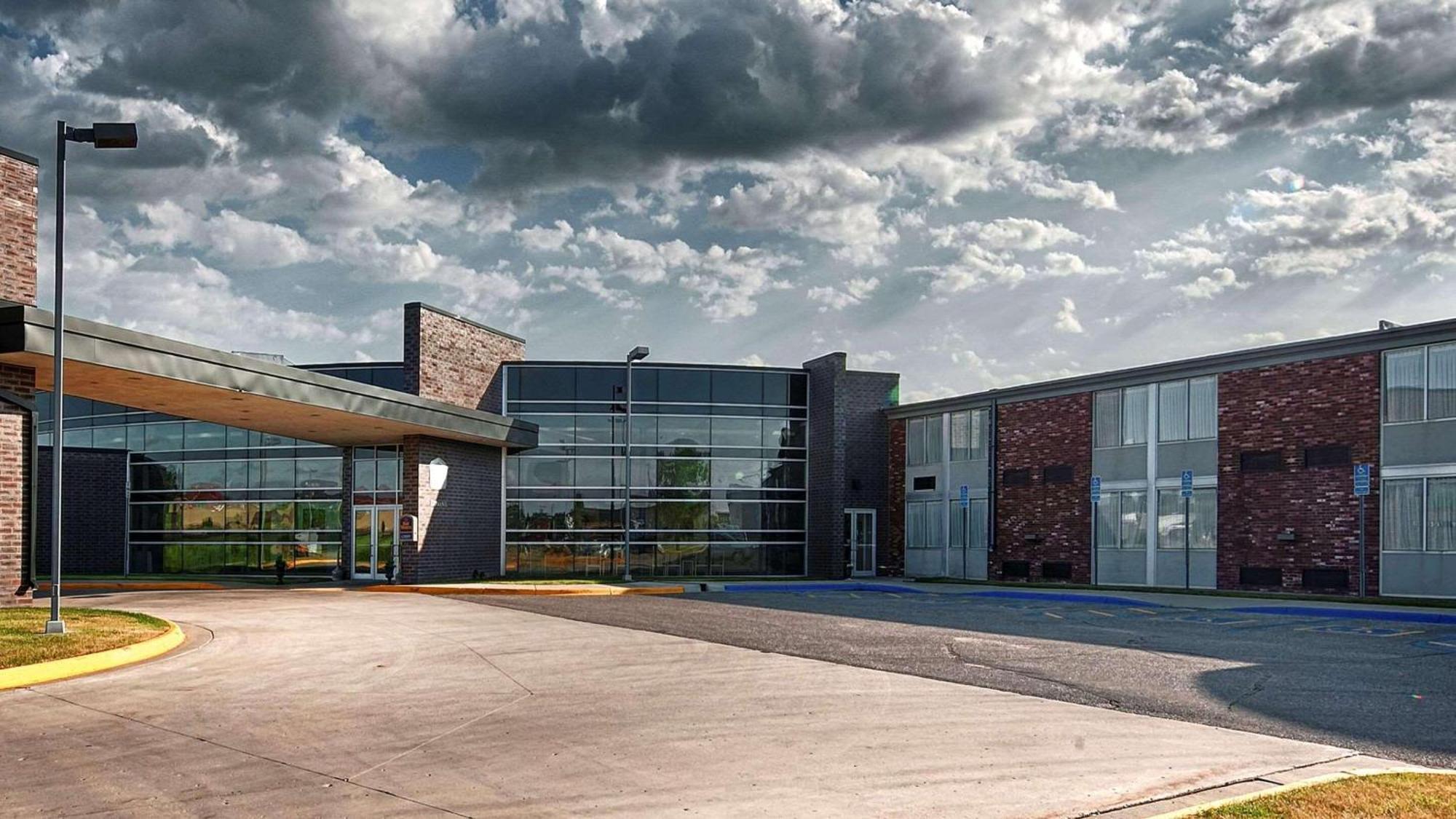 ベストウェスタン ザ フォールズ イン & スイーツ Fergus Falls エクステリア 写真