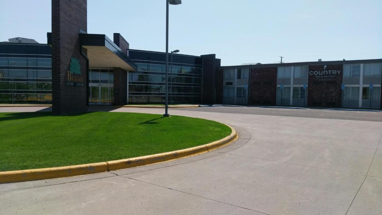 ベストウェスタン ザ フォールズ イン & スイーツ Fergus Falls エクステリア 写真